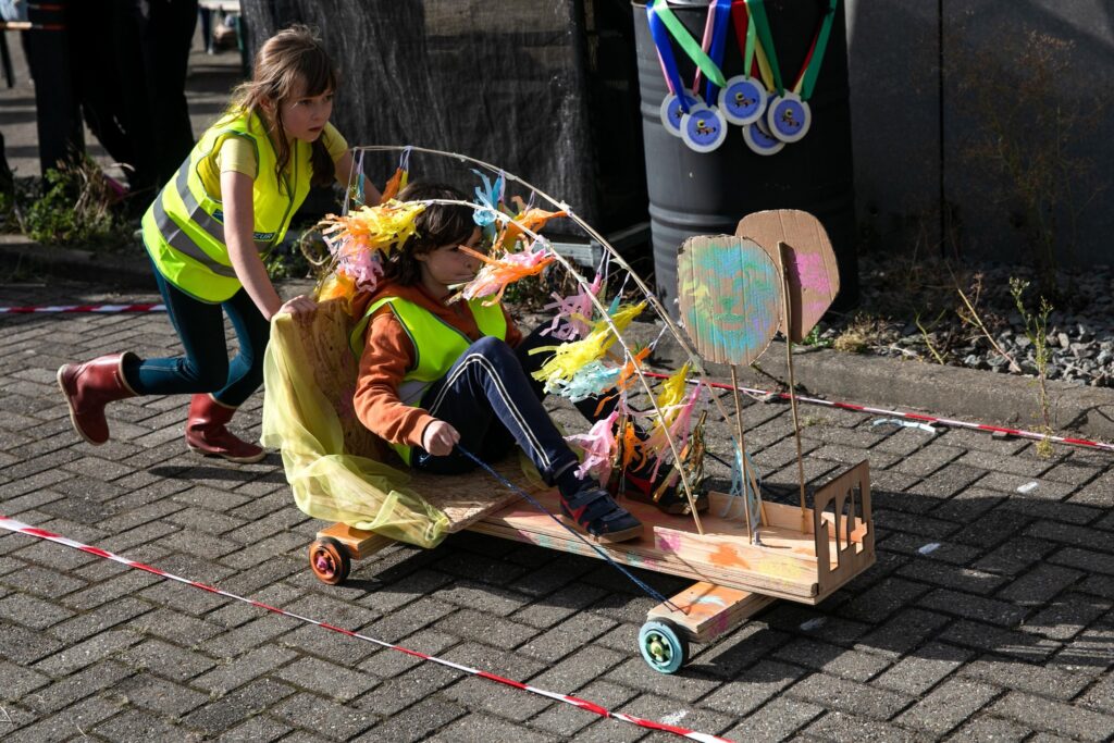 Kinder zeepkistenrace bij Merwede Festival