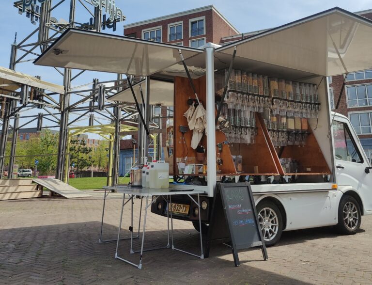 LOOS verpakkingsloze biologische lokale supermarkt